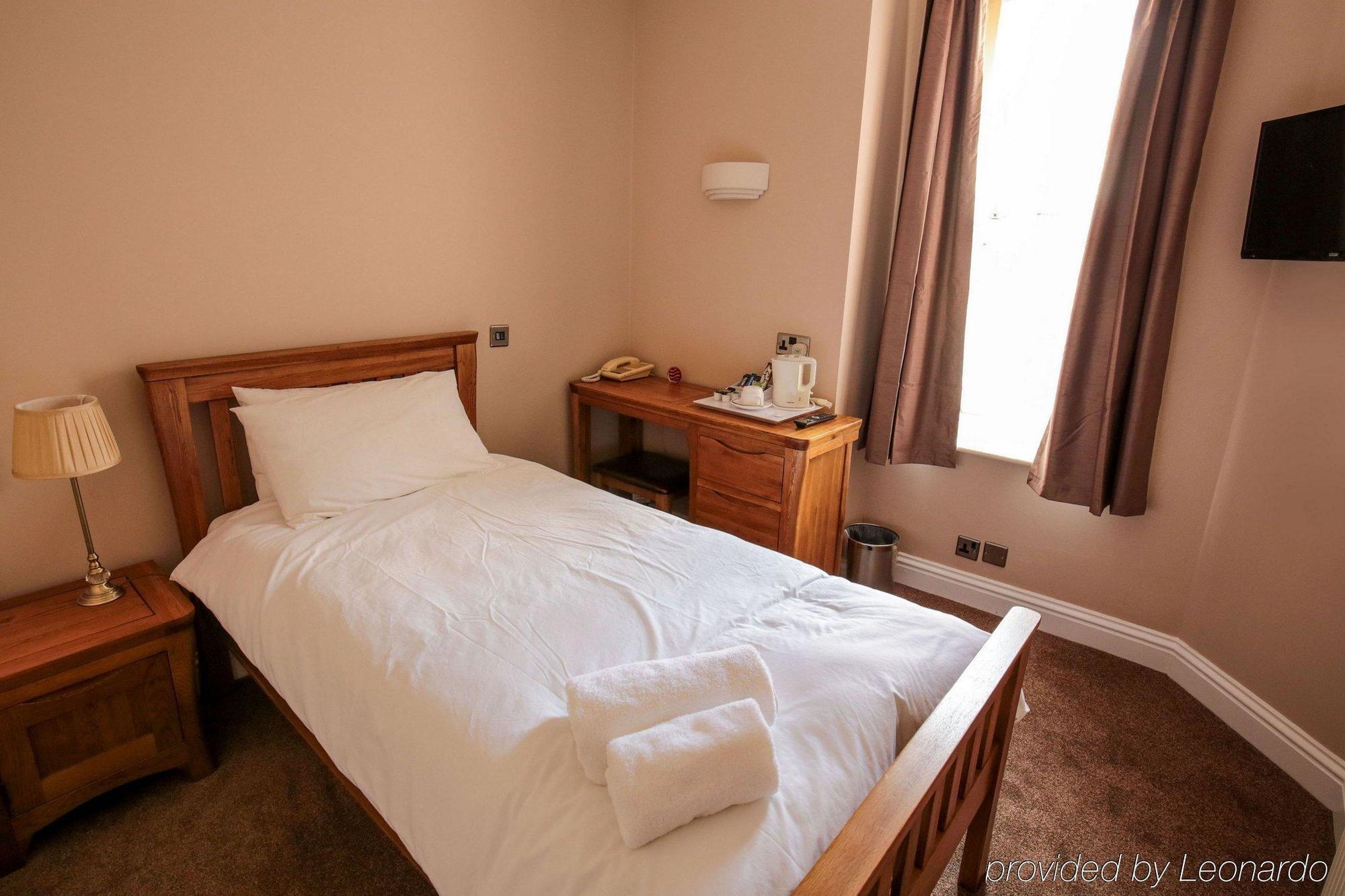 Fernbank Hotel Basingstoke Exterior foto