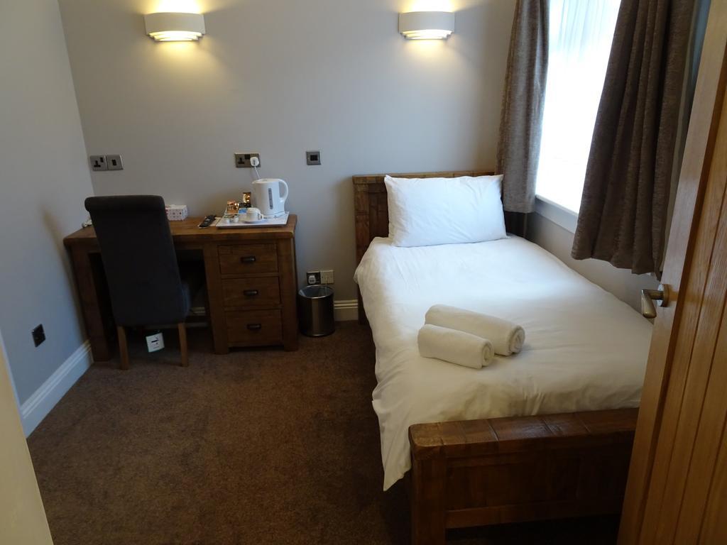 Fernbank Hotel Basingstoke Exterior foto