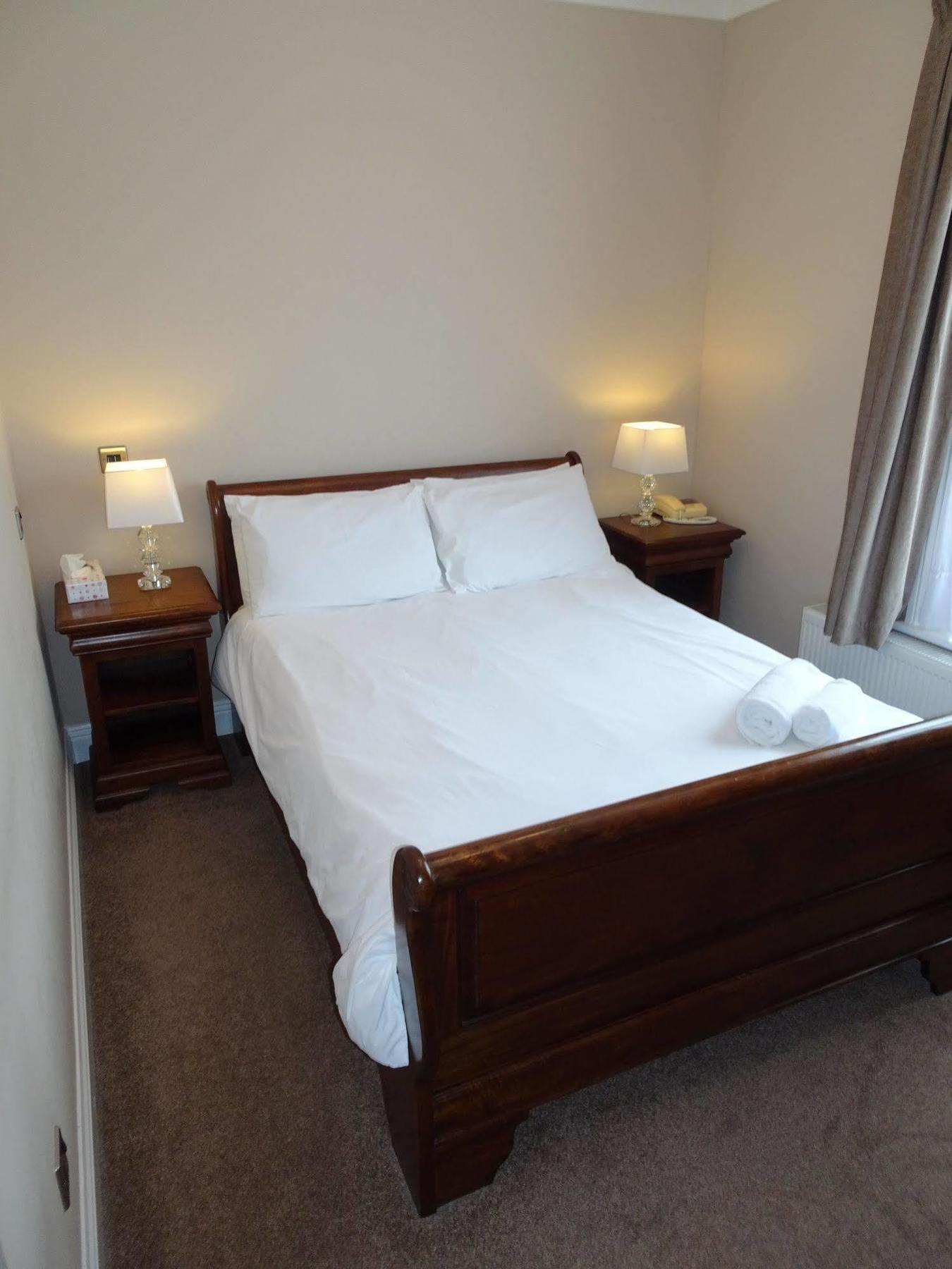 Fernbank Hotel Basingstoke Exterior foto